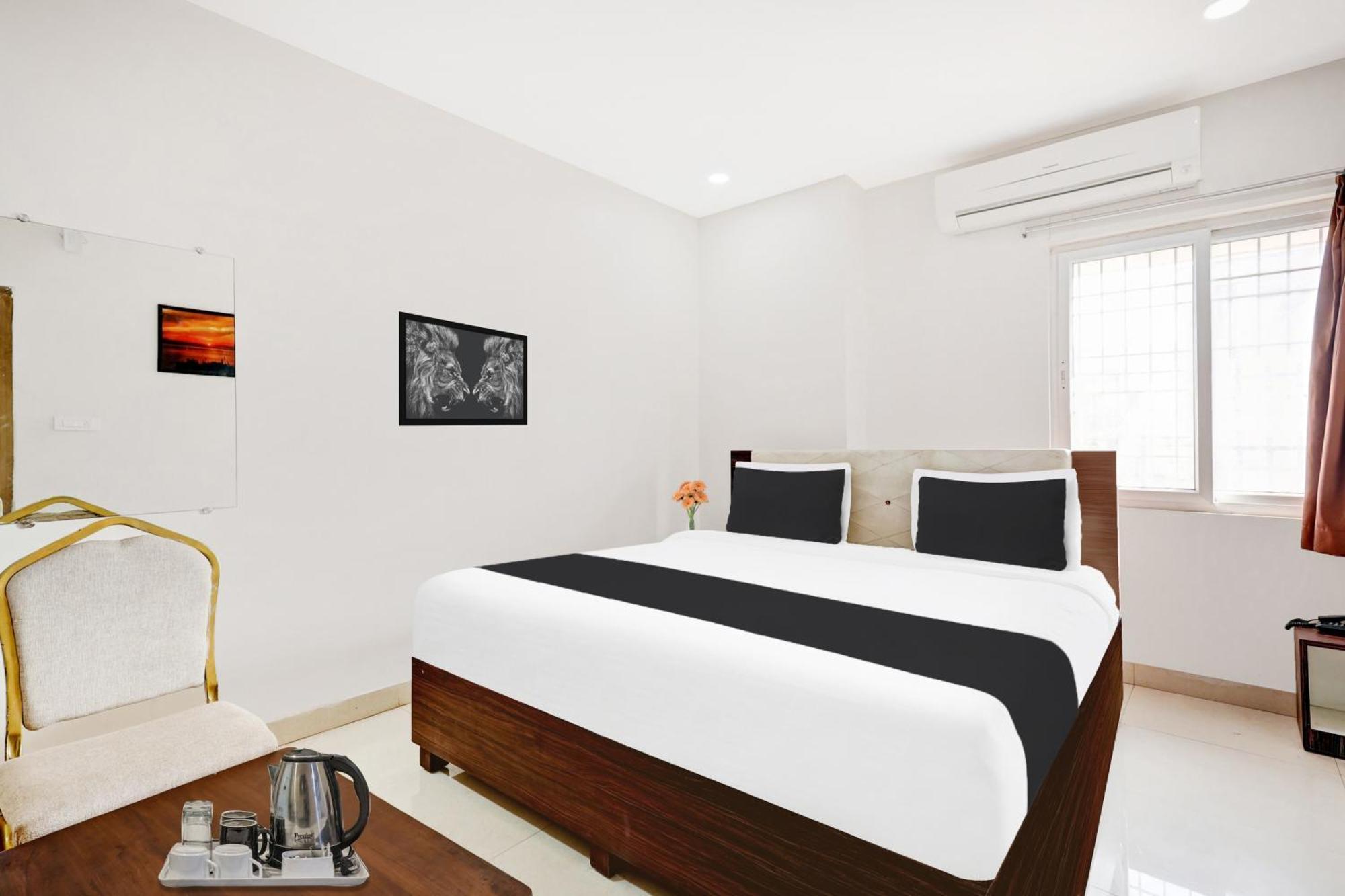 Super Collection O Dabagardens Near Beach Road Визакхапатнам Екстериор снимка