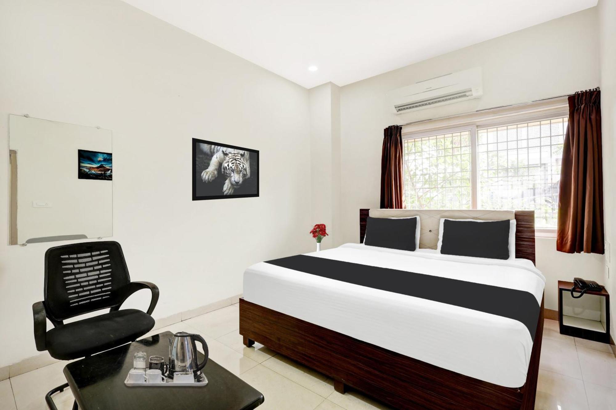 Super Collection O Dabagardens Near Beach Road Визакхапатнам Екстериор снимка