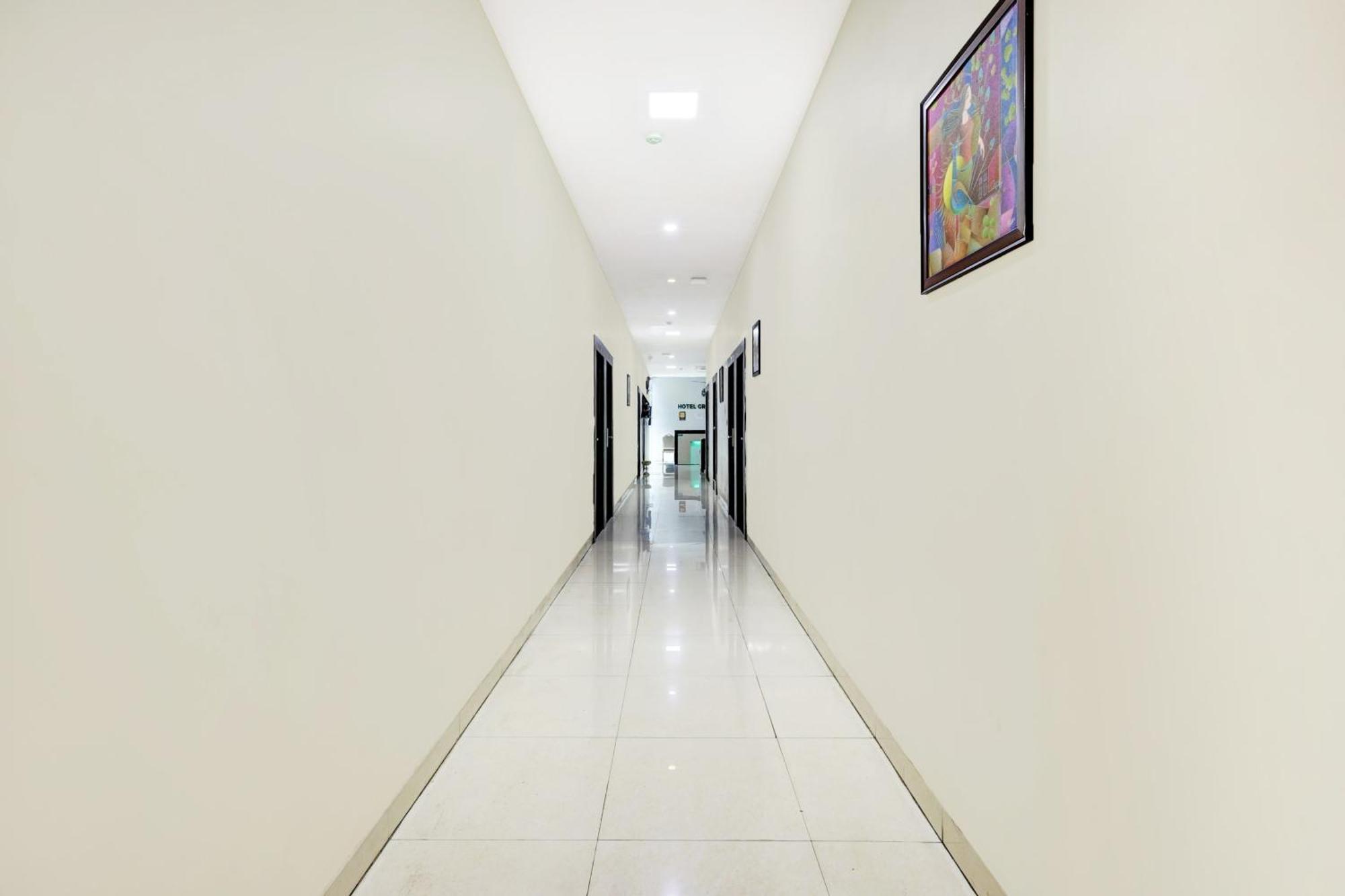 Super Collection O Dabagardens Near Beach Road Визакхапатнам Екстериор снимка