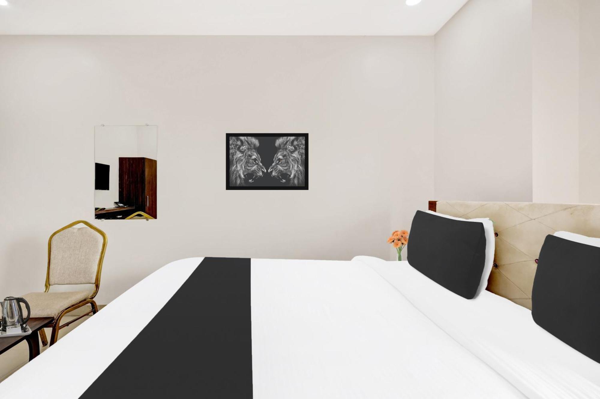 Super Collection O Dabagardens Near Beach Road Визакхапатнам Екстериор снимка