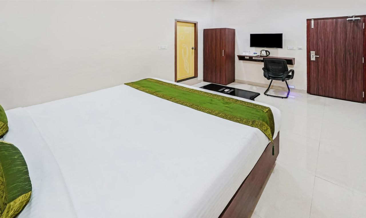 Super Collection O Dabagardens Near Beach Road Визакхапатнам Екстериор снимка