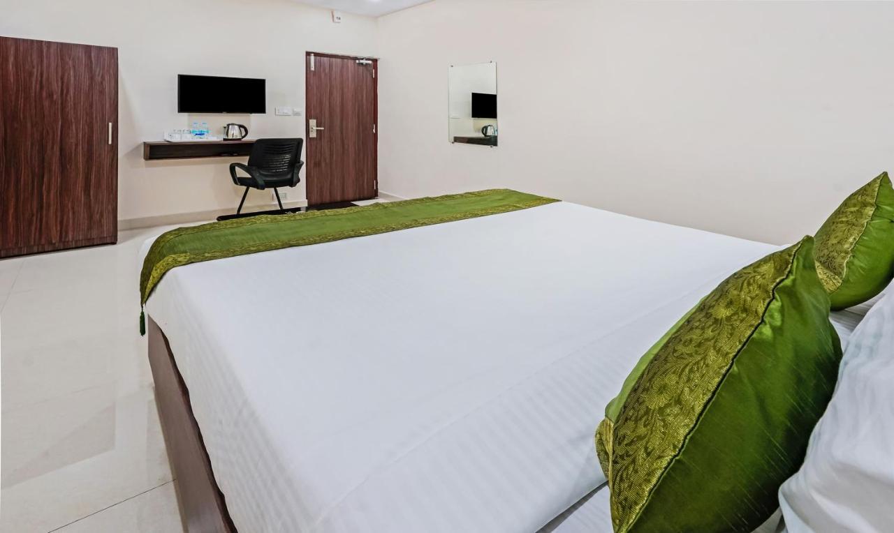 Super Collection O Dabagardens Near Beach Road Визакхапатнам Екстериор снимка