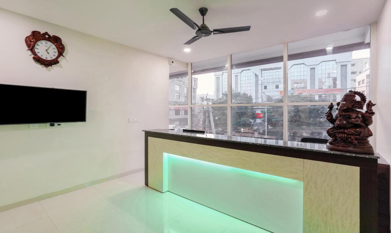 Super Collection O Dabagardens Near Beach Road Визакхапатнам Екстериор снимка