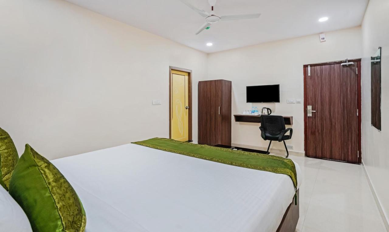 Super Collection O Dabagardens Near Beach Road Визакхапатнам Екстериор снимка