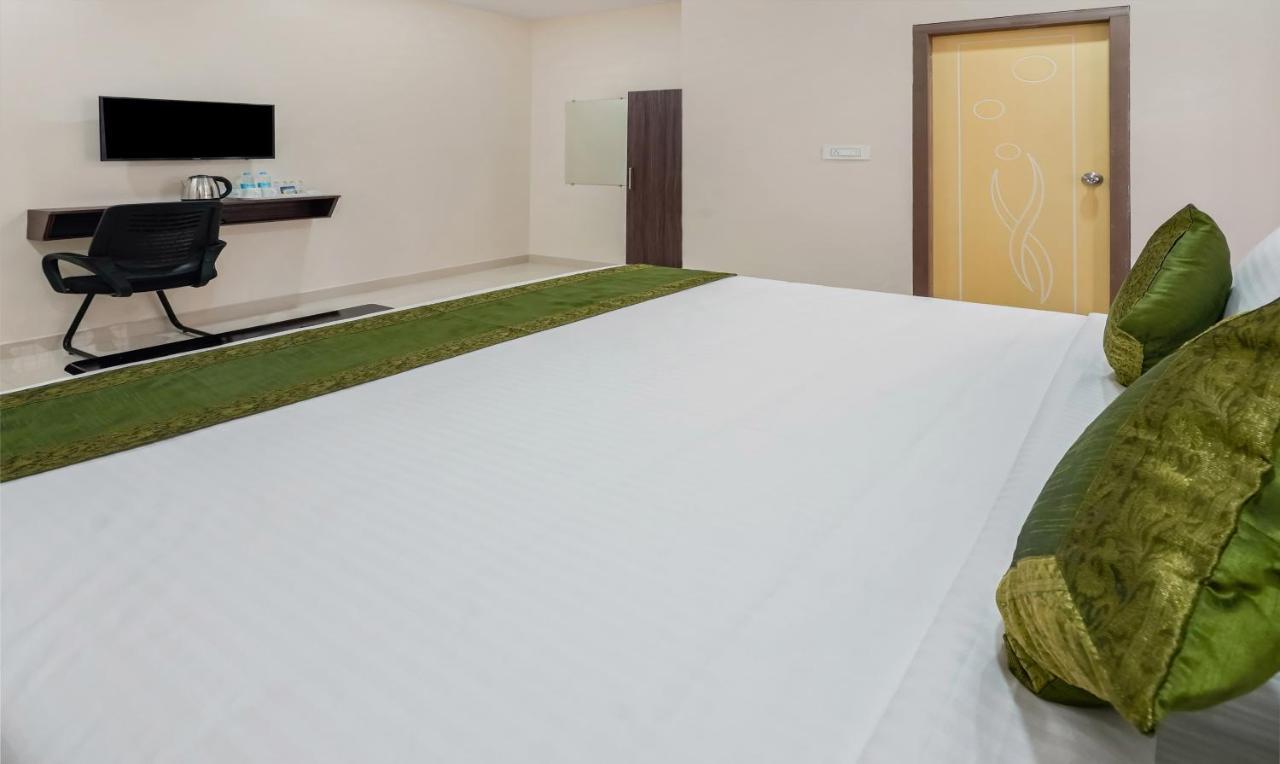 Super Collection O Dabagardens Near Beach Road Визакхапатнам Екстериор снимка