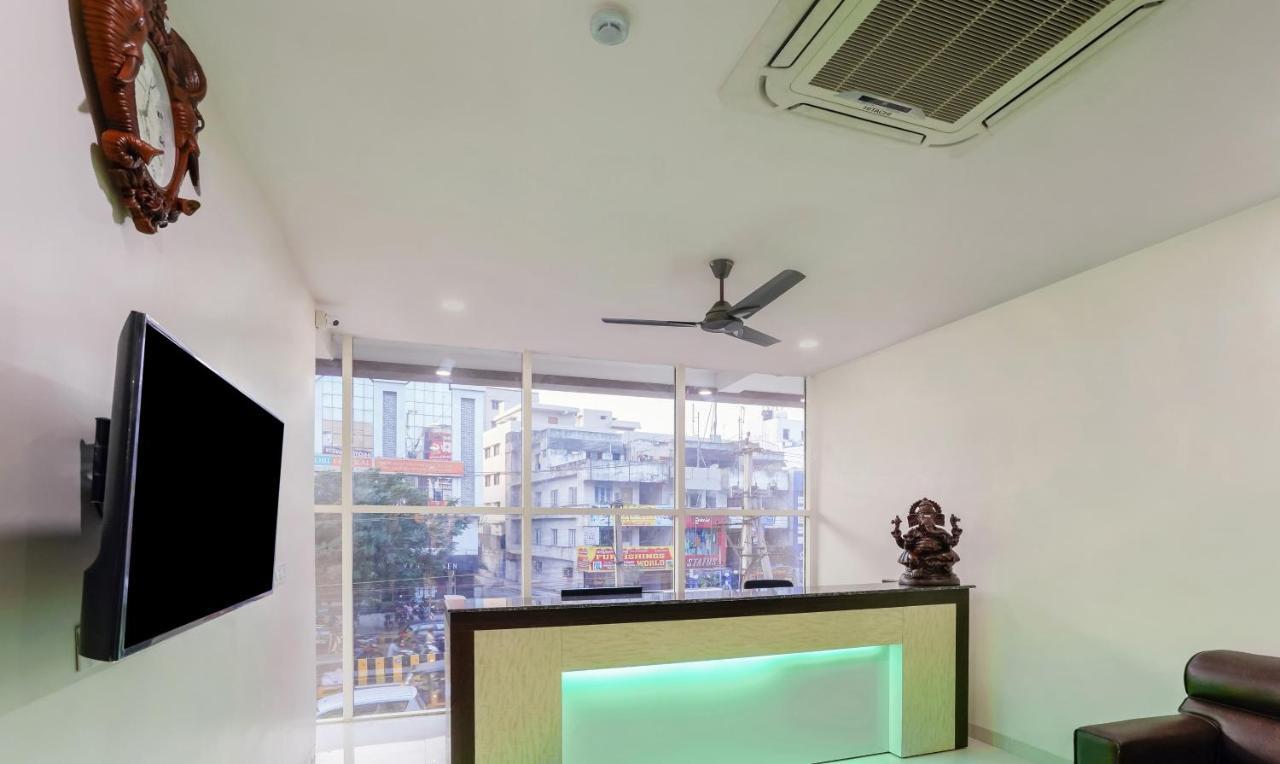 Super Collection O Dabagardens Near Beach Road Визакхапатнам Екстериор снимка
