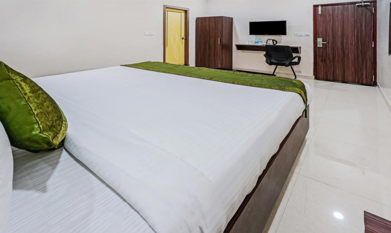 Super Collection O Dabagardens Near Beach Road Визакхапатнам Екстериор снимка